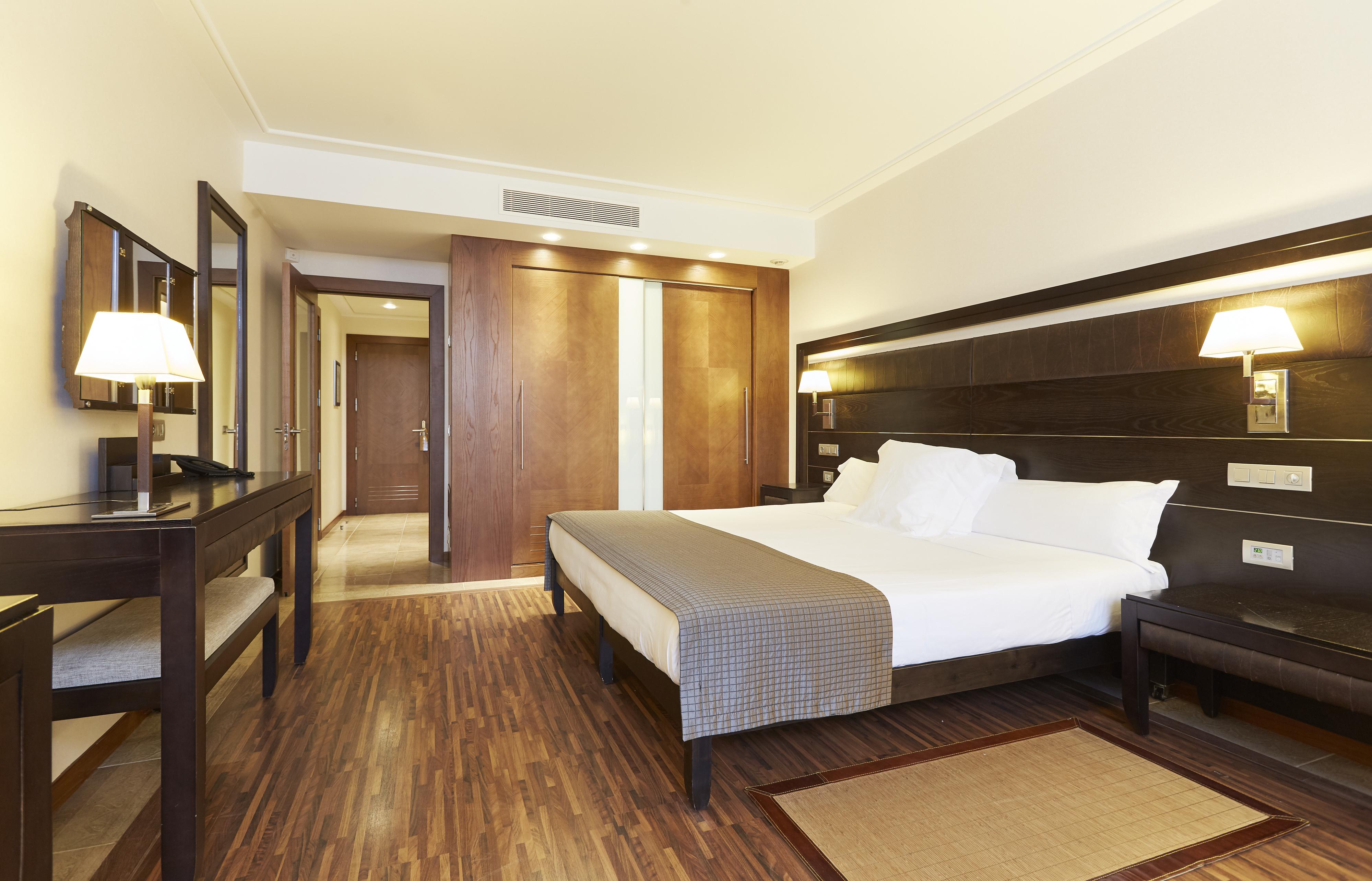 Insotel Fenicia Prestige Suites & Spa 산타 에우랄리아 데 리오 외부 사진
