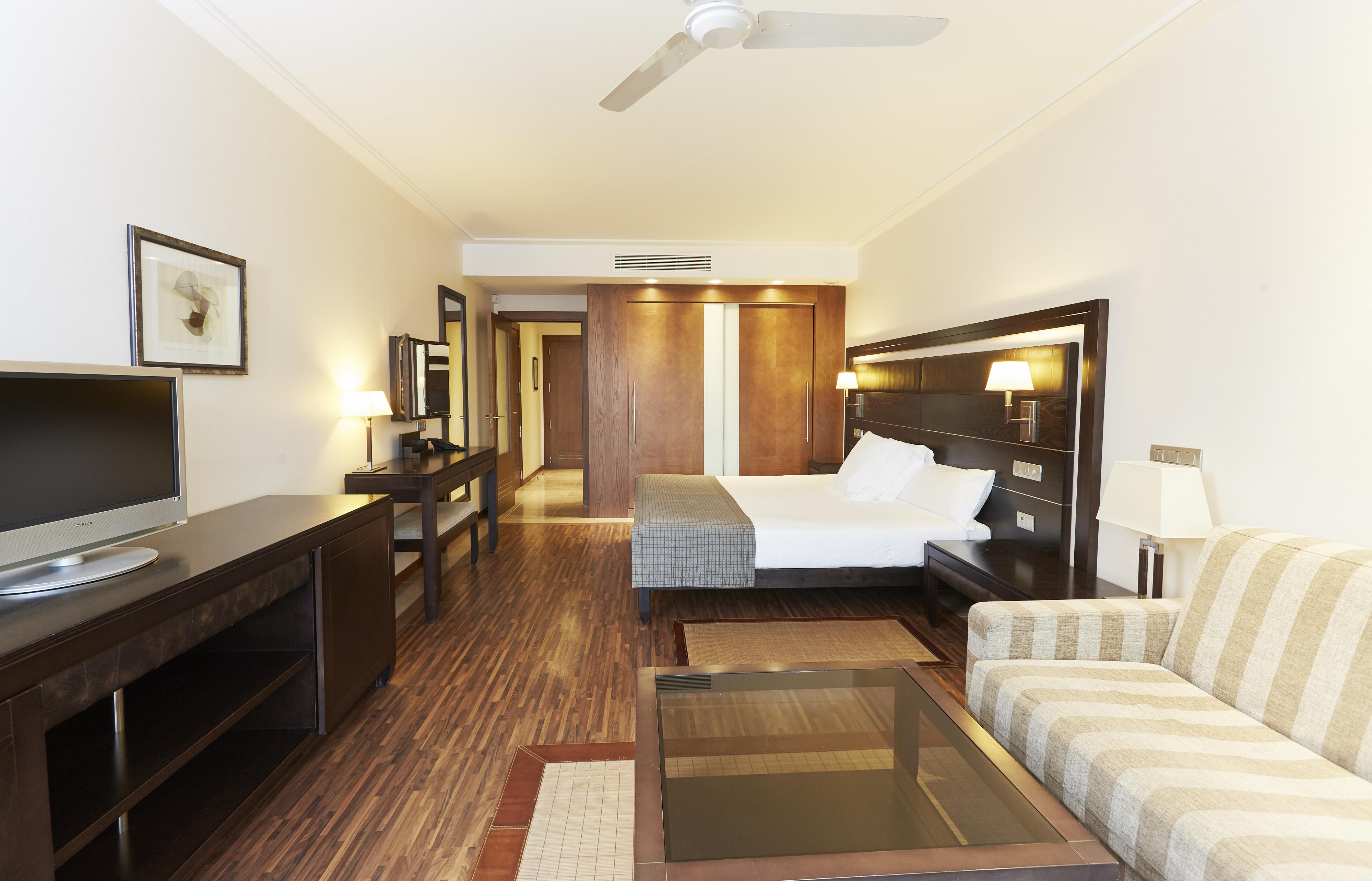 Insotel Fenicia Prestige Suites & Spa 산타 에우랄리아 데 리오 외부 사진